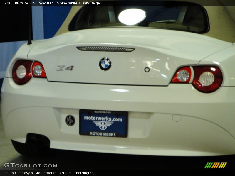 Alpine White / Dark Beige 2005 BMW Z4 2.5i Roadster