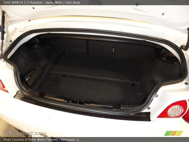Alpine White / Dark Beige 2005 BMW Z4 2.5i Roadster