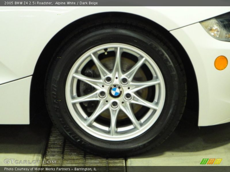 Alpine White / Dark Beige 2005 BMW Z4 2.5i Roadster