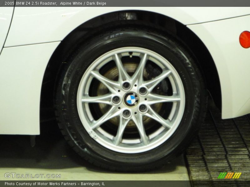 Alpine White / Dark Beige 2005 BMW Z4 2.5i Roadster