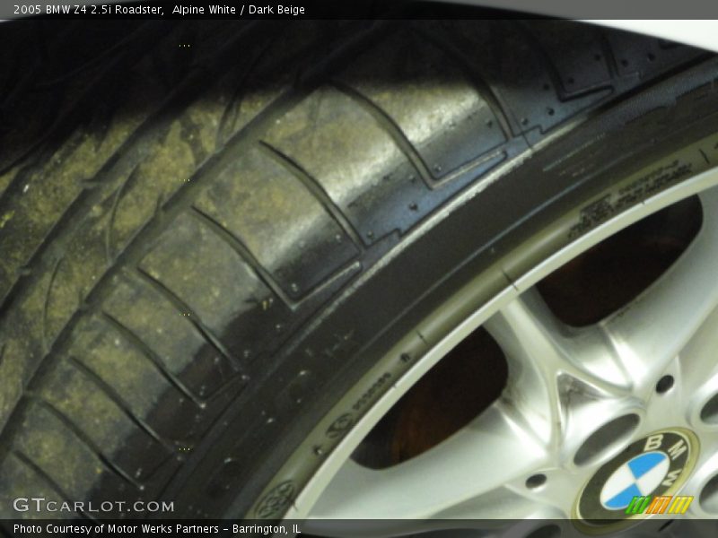 Alpine White / Dark Beige 2005 BMW Z4 2.5i Roadster