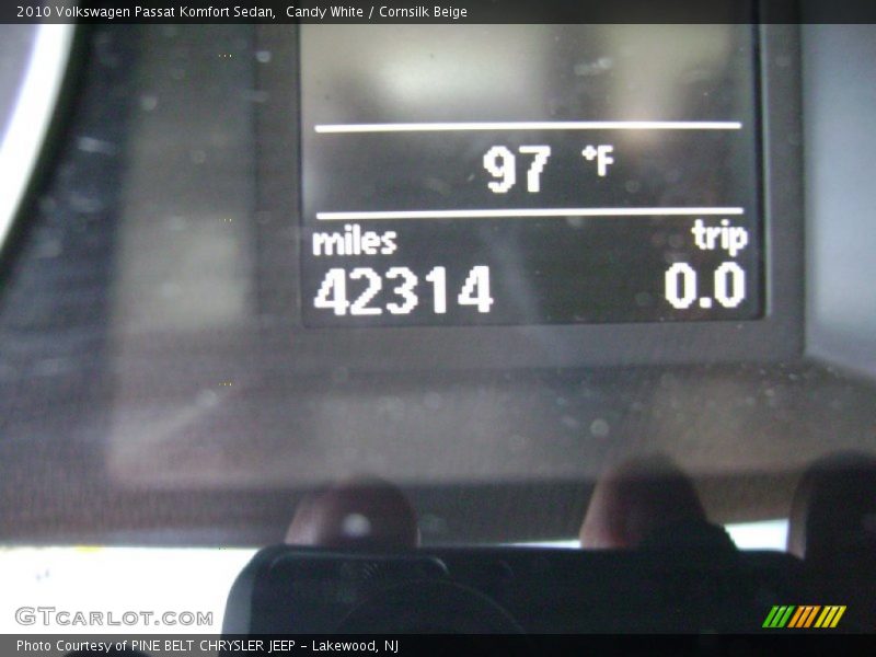 Candy White / Cornsilk Beige 2010 Volkswagen Passat Komfort Sedan