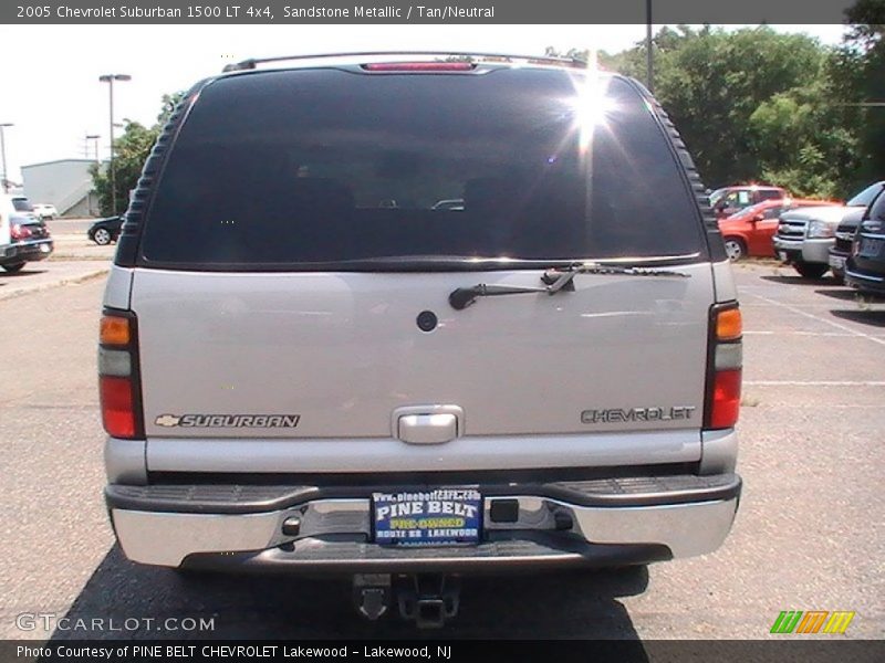Sandstone Metallic / Tan/Neutral 2005 Chevrolet Suburban 1500 LT 4x4