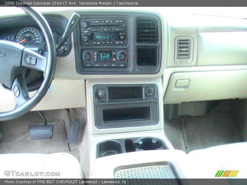 Sandstone Metallic / Tan/Neutral 2005 Chevrolet Suburban 1500 LT 4x4