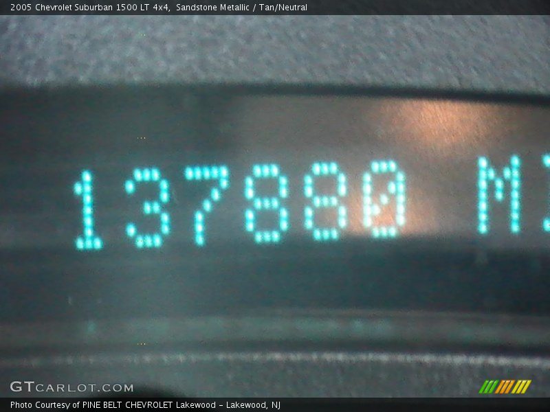 Sandstone Metallic / Tan/Neutral 2005 Chevrolet Suburban 1500 LT 4x4