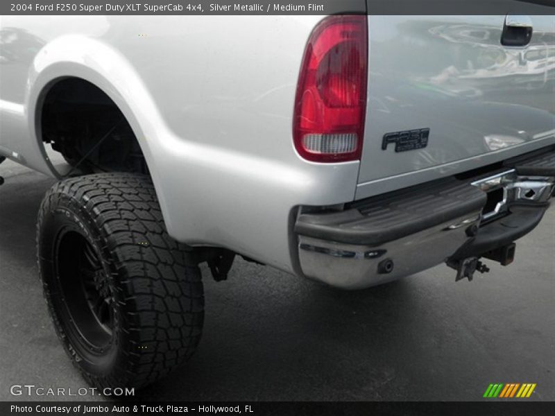 Silver Metallic / Medium Flint 2004 Ford F250 Super Duty XLT SuperCab 4x4