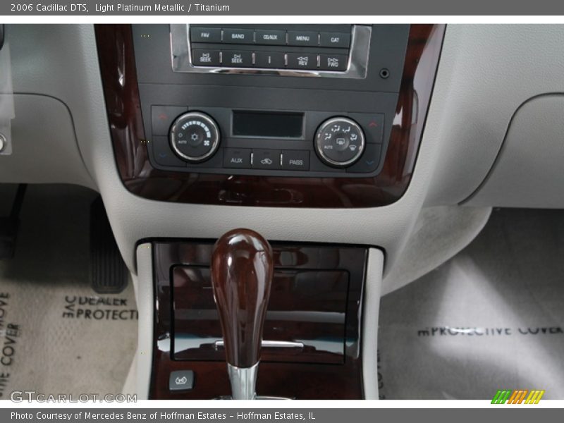 Light Platinum Metallic / Titanium 2006 Cadillac DTS