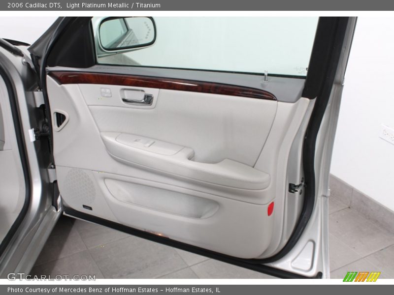 Light Platinum Metallic / Titanium 2006 Cadillac DTS