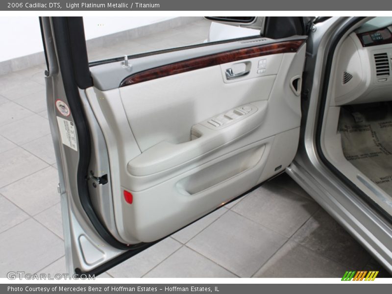 Light Platinum Metallic / Titanium 2006 Cadillac DTS