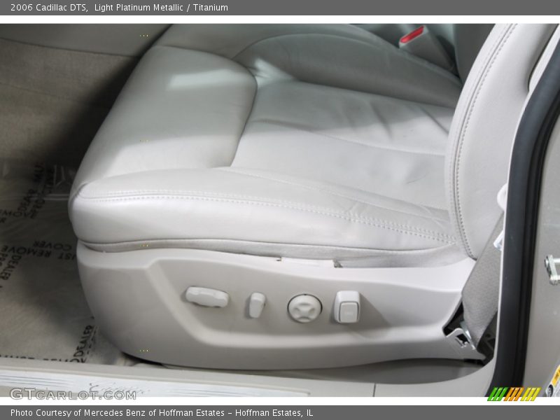 Light Platinum Metallic / Titanium 2006 Cadillac DTS