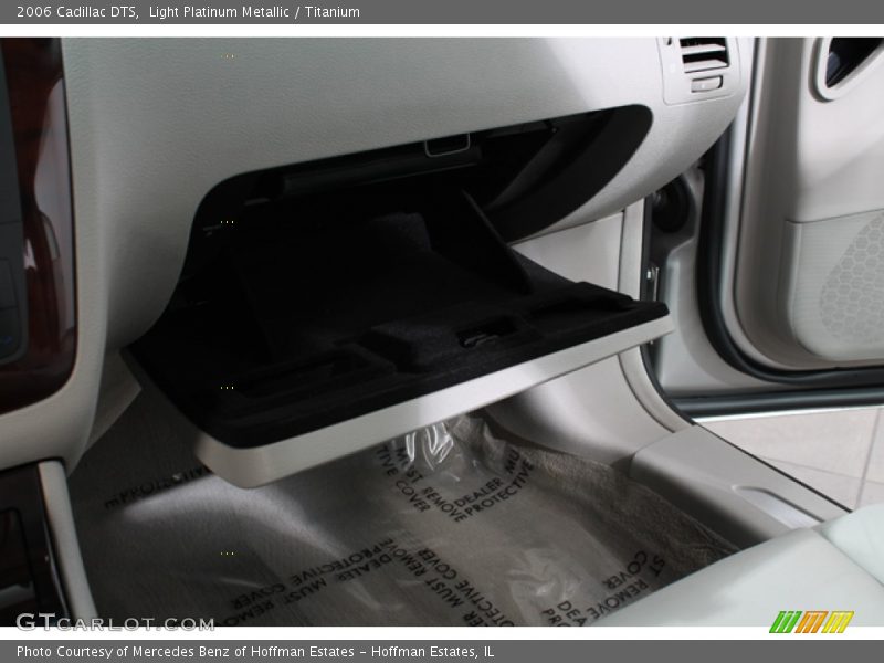 Light Platinum Metallic / Titanium 2006 Cadillac DTS