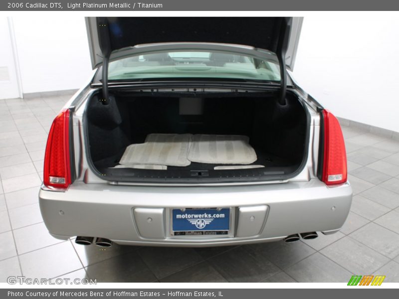 Light Platinum Metallic / Titanium 2006 Cadillac DTS