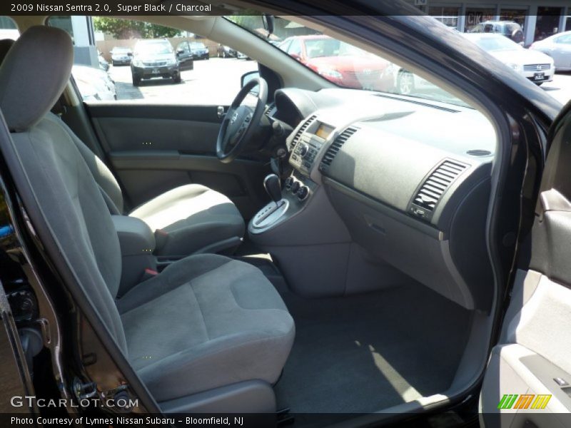 Super Black / Charcoal 2009 Nissan Sentra 2.0