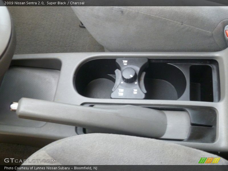 Super Black / Charcoal 2009 Nissan Sentra 2.0