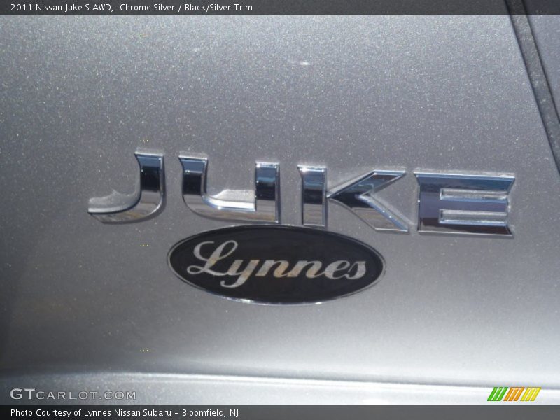 Chrome Silver / Black/Silver Trim 2011 Nissan Juke S AWD
