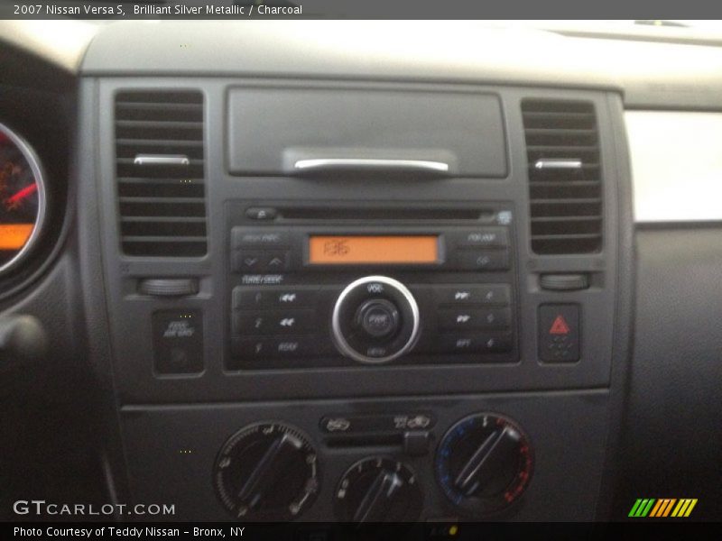 Brilliant Silver Metallic / Charcoal 2007 Nissan Versa S