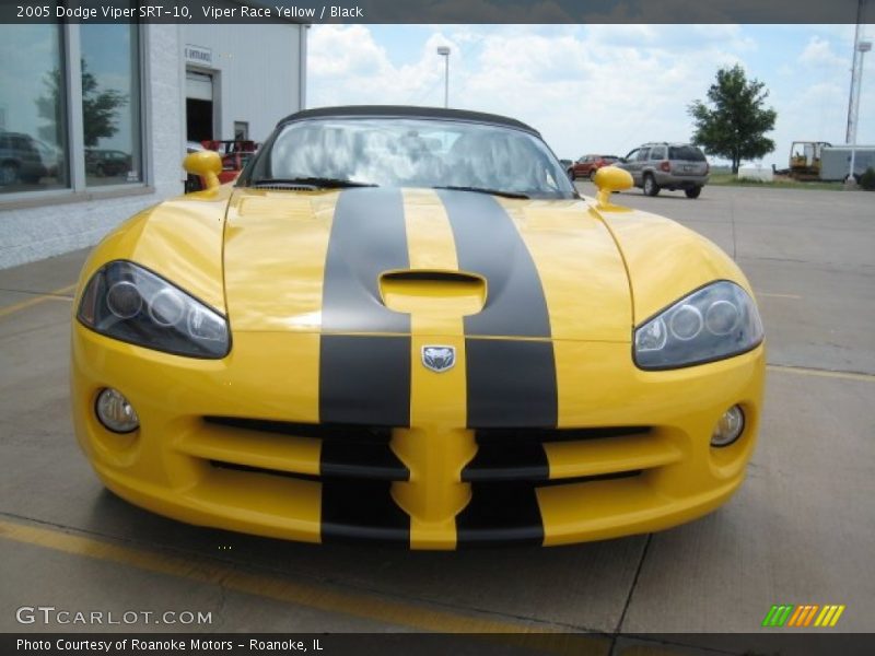 Viper Race Yellow / Black 2005 Dodge Viper SRT-10