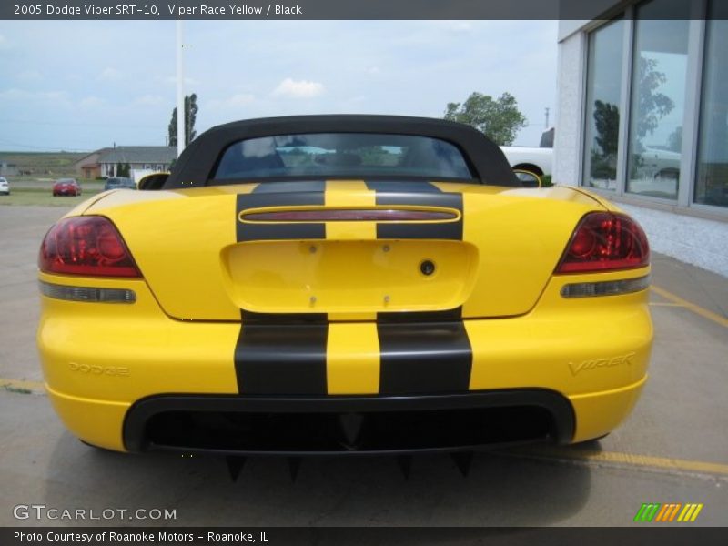 Viper Race Yellow / Black 2005 Dodge Viper SRT-10