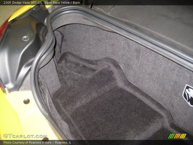  2005 Viper SRT-10 Trunk
