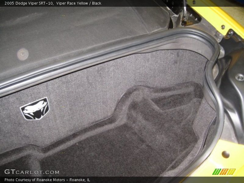  2005 Viper SRT-10 Trunk