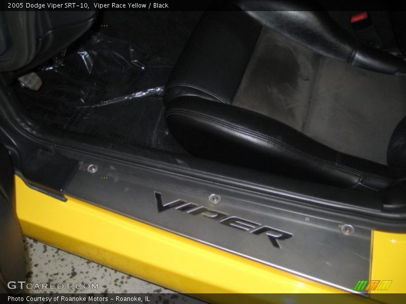  2005 Viper SRT-10 Logo