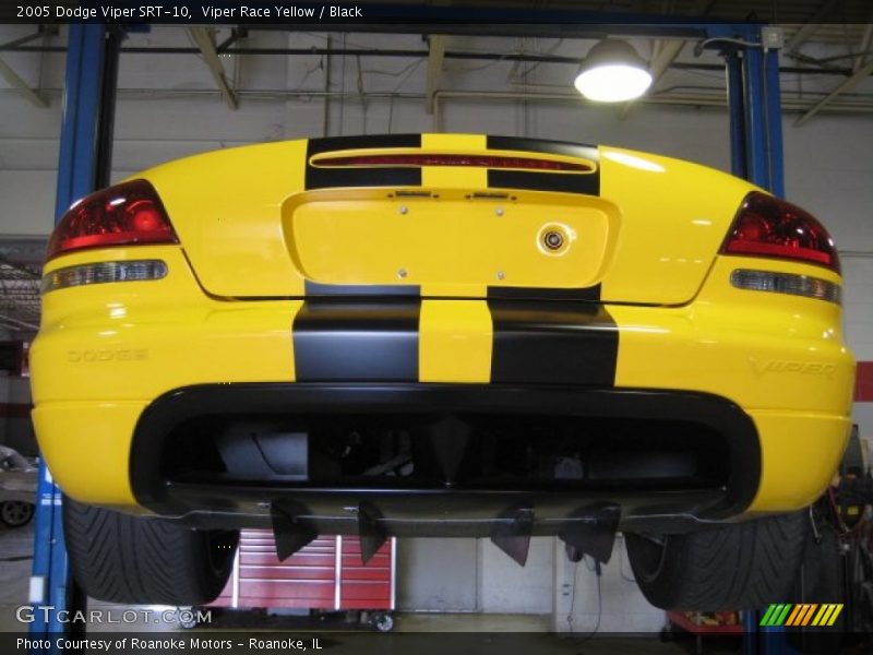 Viper Race Yellow / Black 2005 Dodge Viper SRT-10