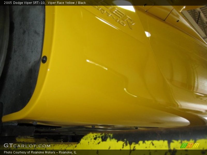 Viper Race Yellow / Black 2005 Dodge Viper SRT-10