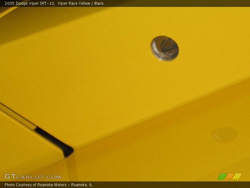 Viper Race Yellow / Black 2005 Dodge Viper SRT-10