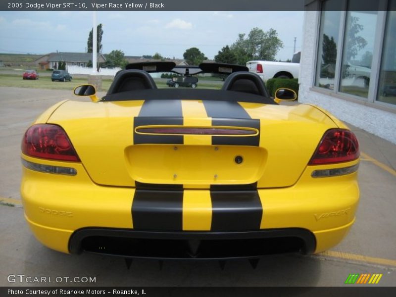 Viper Race Yellow / Black 2005 Dodge Viper SRT-10