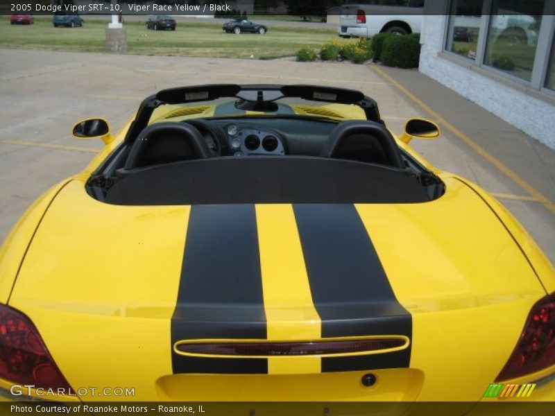 Viper Race Yellow / Black 2005 Dodge Viper SRT-10