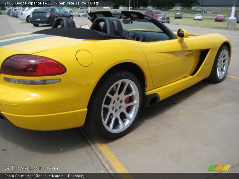 Viper Race Yellow / Black 2005 Dodge Viper SRT-10