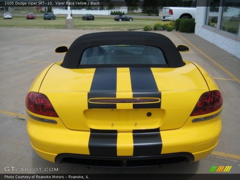 Viper Race Yellow / Black 2005 Dodge Viper SRT-10