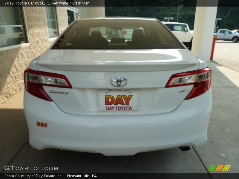 Super White / Black/Ash 2012 Toyota Camry SE