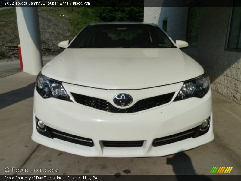 Super White / Black/Ash 2012 Toyota Camry SE