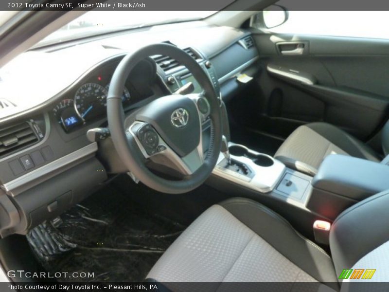 Super White / Black/Ash 2012 Toyota Camry SE