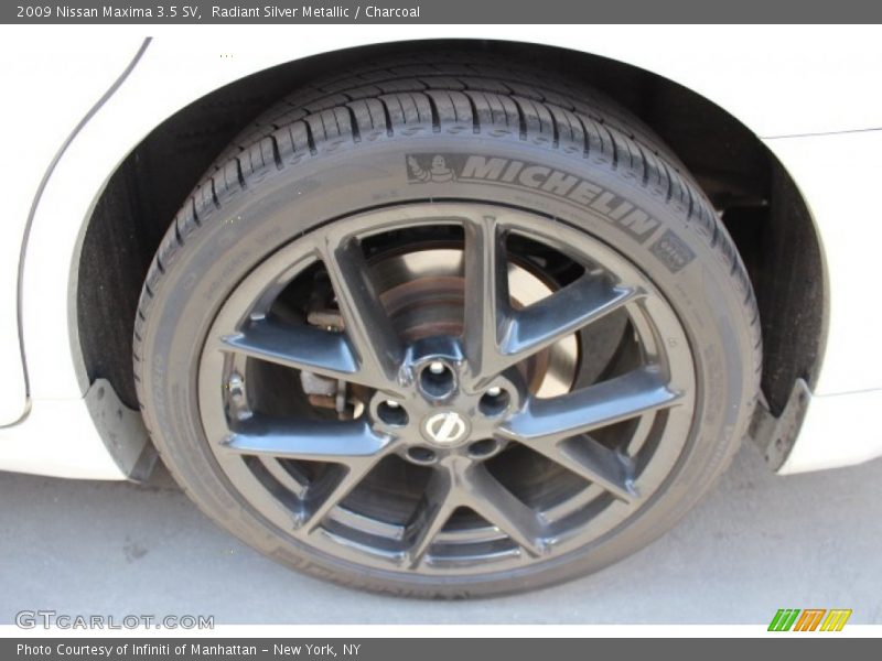 Radiant Silver Metallic / Charcoal 2009 Nissan Maxima 3.5 SV