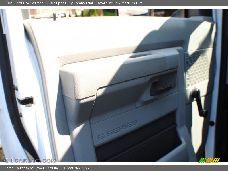 Oxford White / Medium Flint 2009 Ford E Series Van E250 Super Duty Commercial