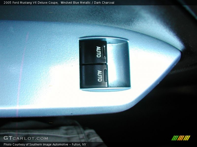 Windveil Blue Metallic / Dark Charcoal 2005 Ford Mustang V6 Deluxe Coupe