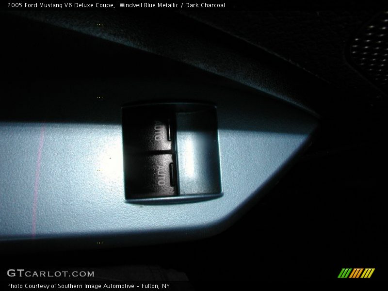 Windveil Blue Metallic / Dark Charcoal 2005 Ford Mustang V6 Deluxe Coupe