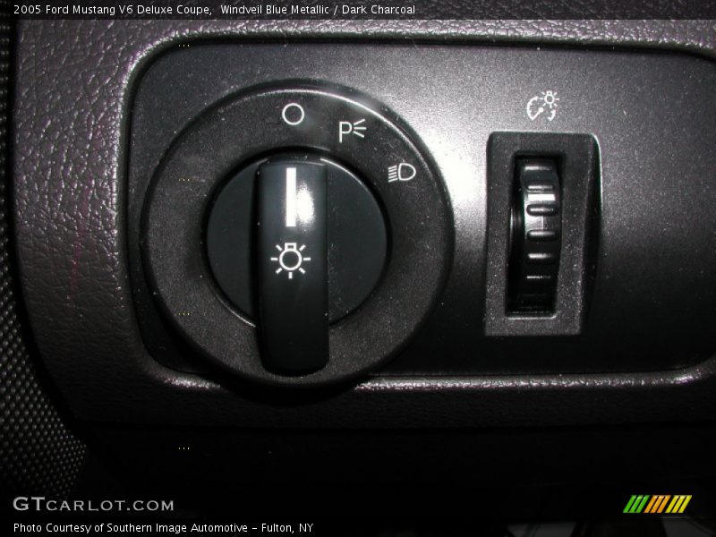 Windveil Blue Metallic / Dark Charcoal 2005 Ford Mustang V6 Deluxe Coupe