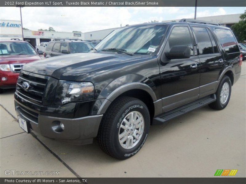 Front 3/4 View of 2012 Expedition XLT Sport