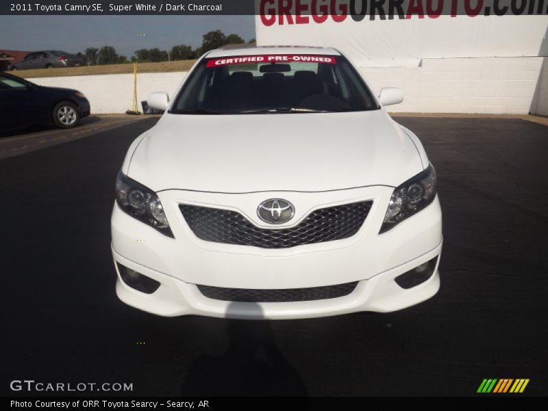 Super White / Dark Charcoal 2011 Toyota Camry SE