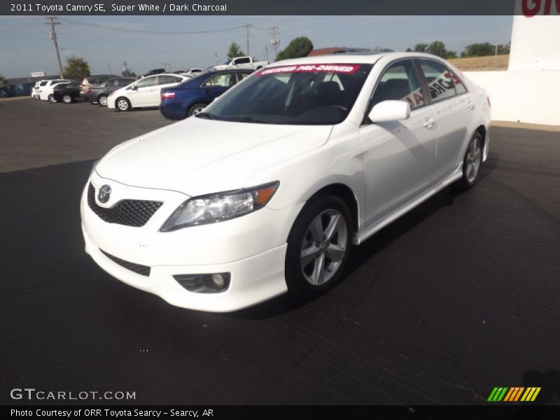 Super White / Dark Charcoal 2011 Toyota Camry SE