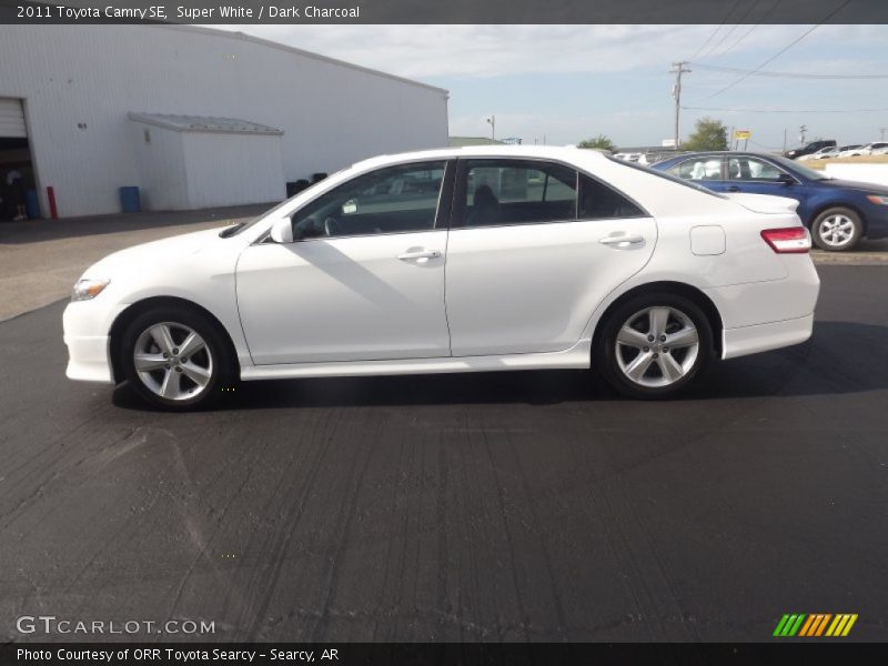 Super White / Dark Charcoal 2011 Toyota Camry SE