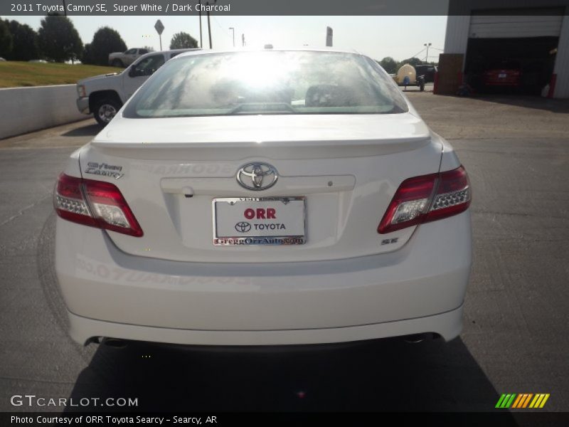 Super White / Dark Charcoal 2011 Toyota Camry SE