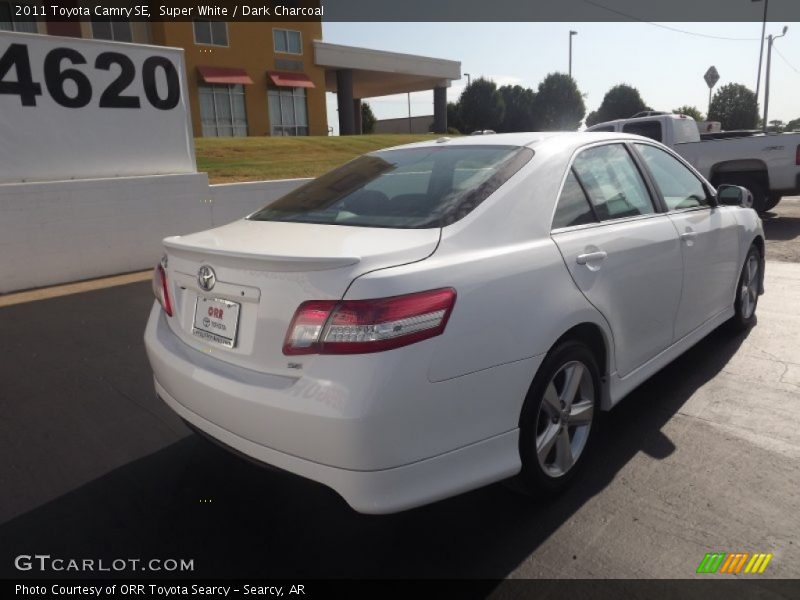 Super White / Dark Charcoal 2011 Toyota Camry SE