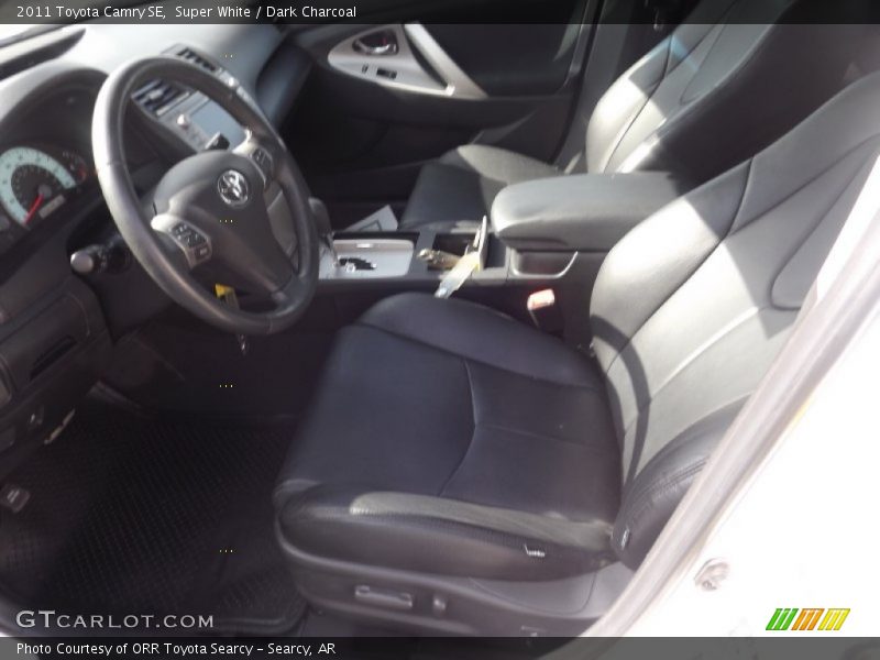 Super White / Dark Charcoal 2011 Toyota Camry SE