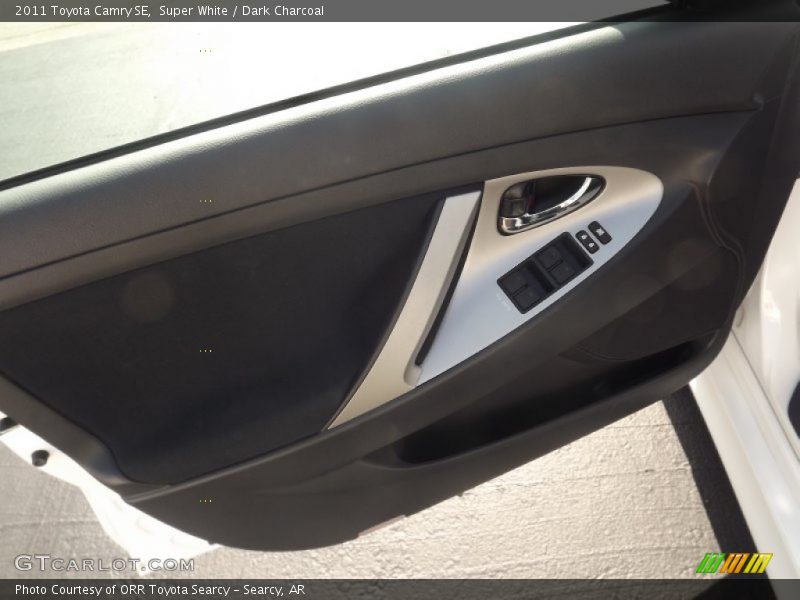 Super White / Dark Charcoal 2011 Toyota Camry SE