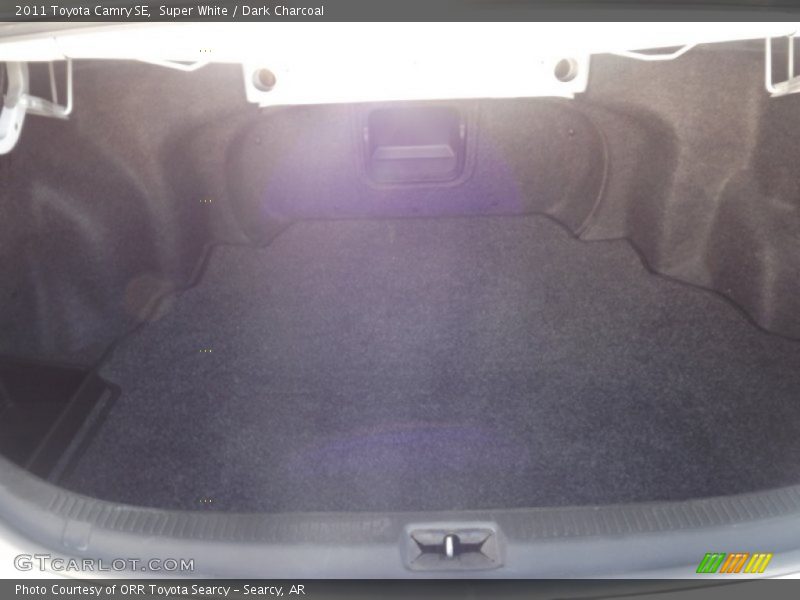 Super White / Dark Charcoal 2011 Toyota Camry SE