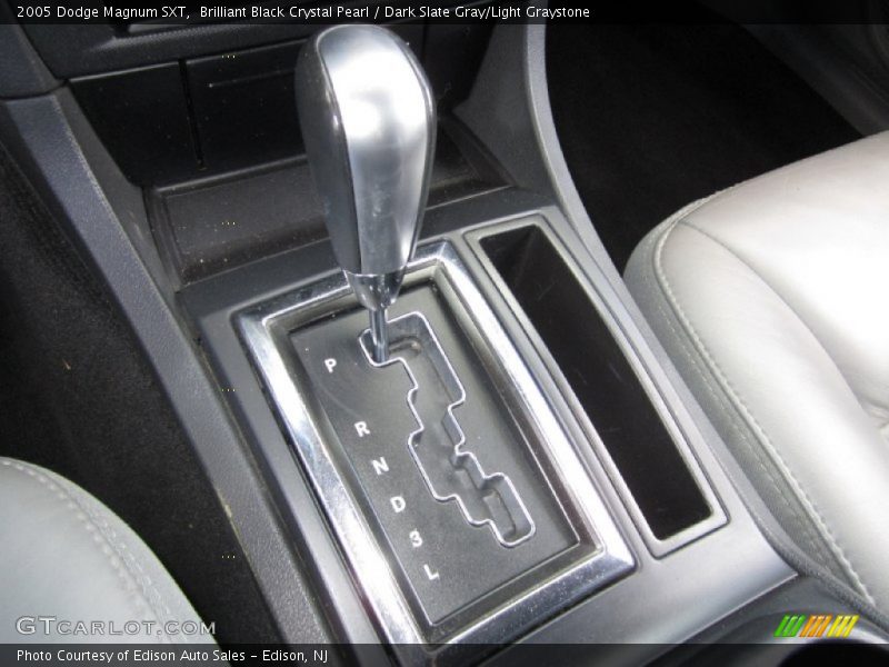 Brilliant Black Crystal Pearl / Dark Slate Gray/Light Graystone 2005 Dodge Magnum SXT